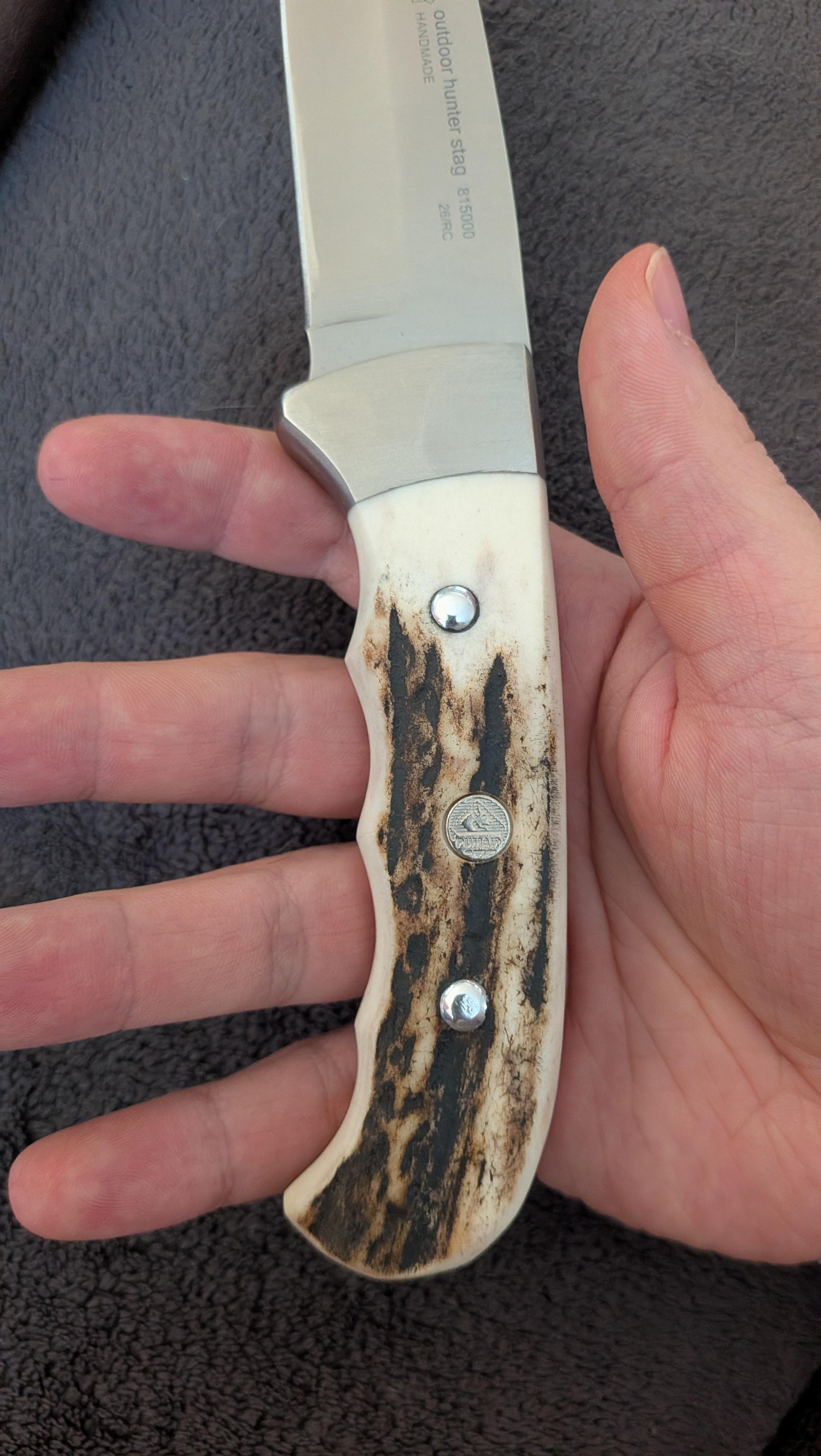 Solides Jagdmesser