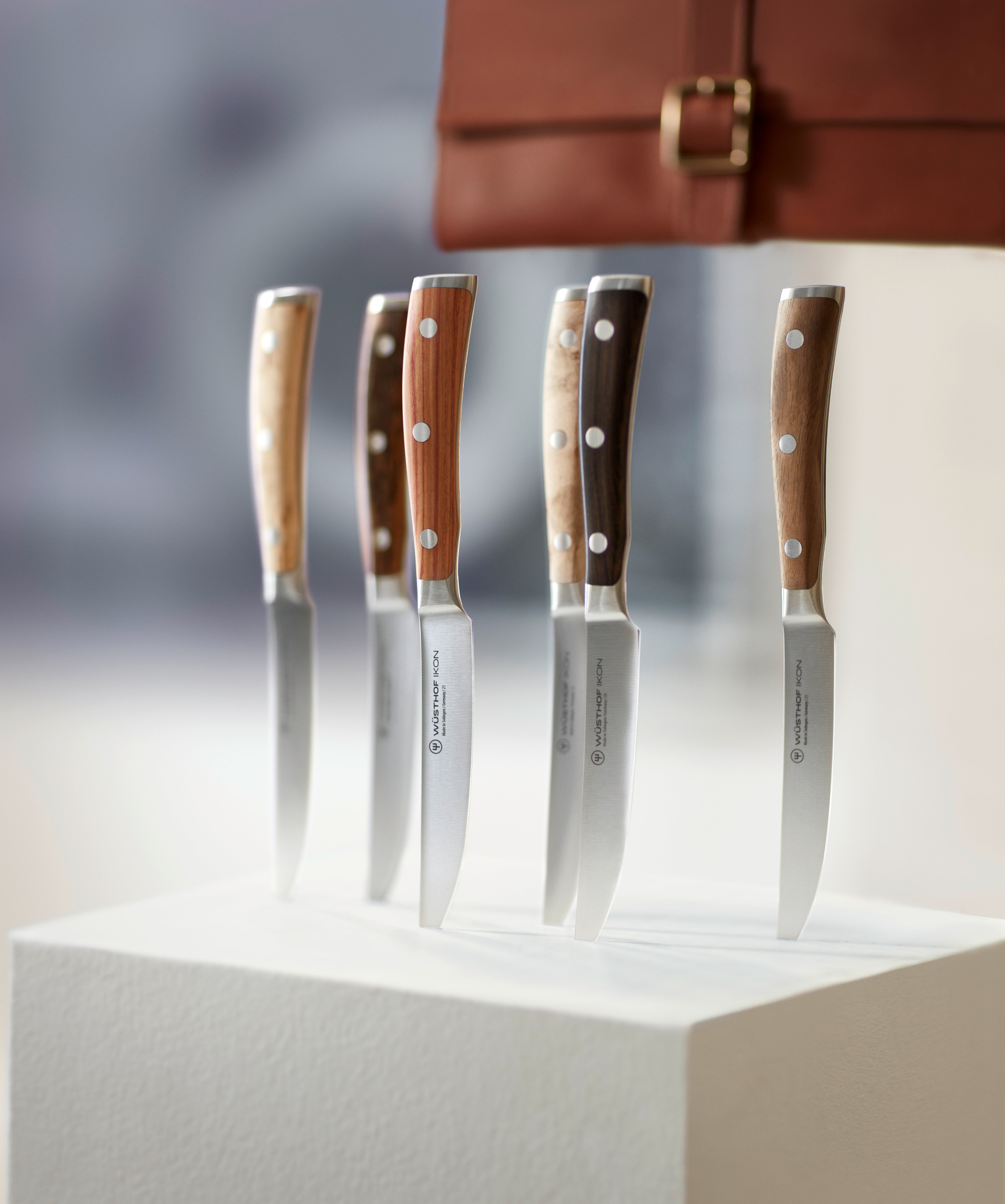 w-sthof-ikon-6-teiliges-steakmesserset-mixed-wood-lederrolle image 6