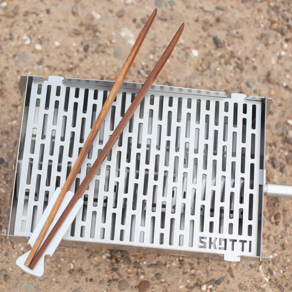 skotti-tongs-grillzange-akazienholz-mit-flaschen-ffner image 3