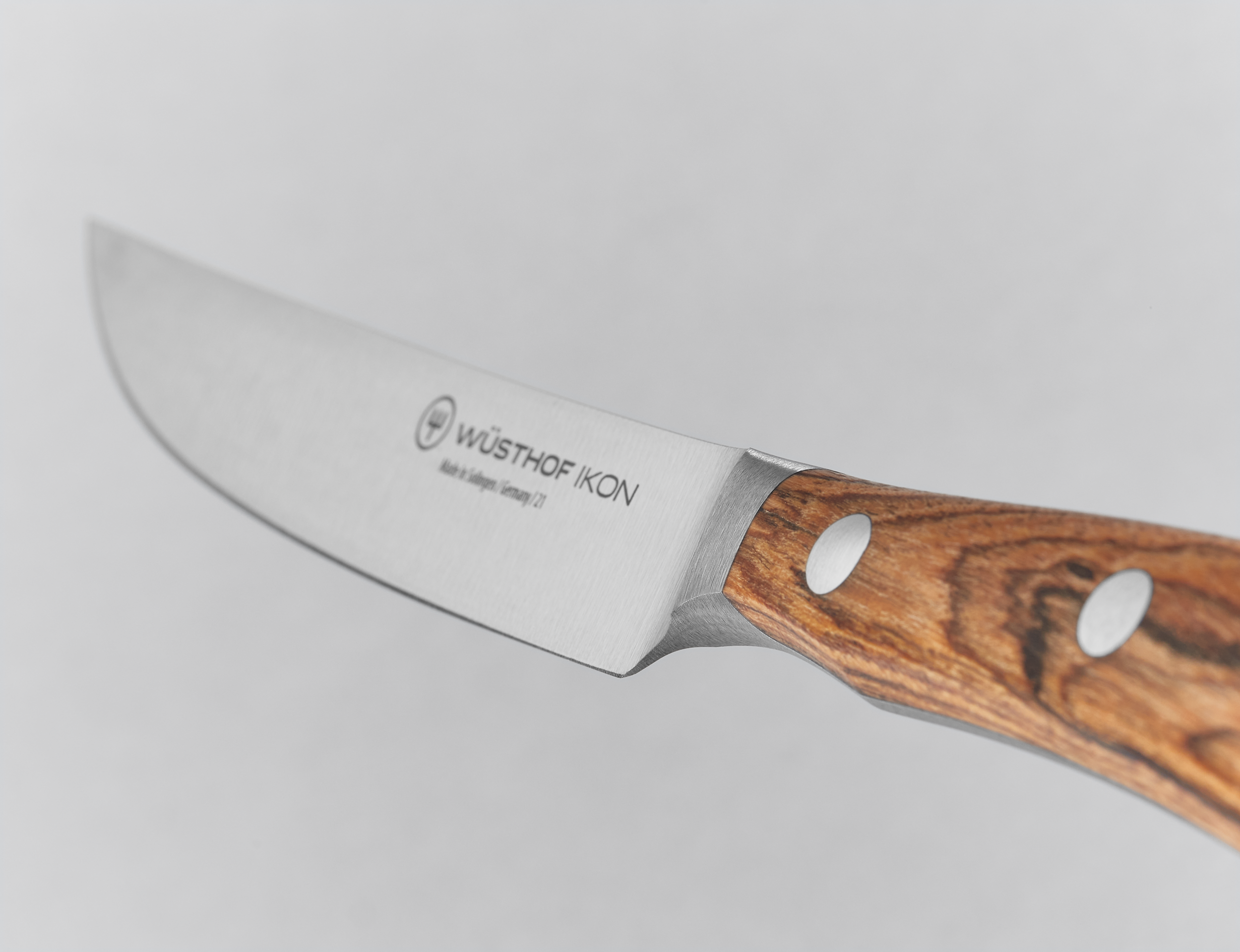 w-sthof-ikon-6-teiliges-steakmesserset-mixed-wood-lederrolle image 3