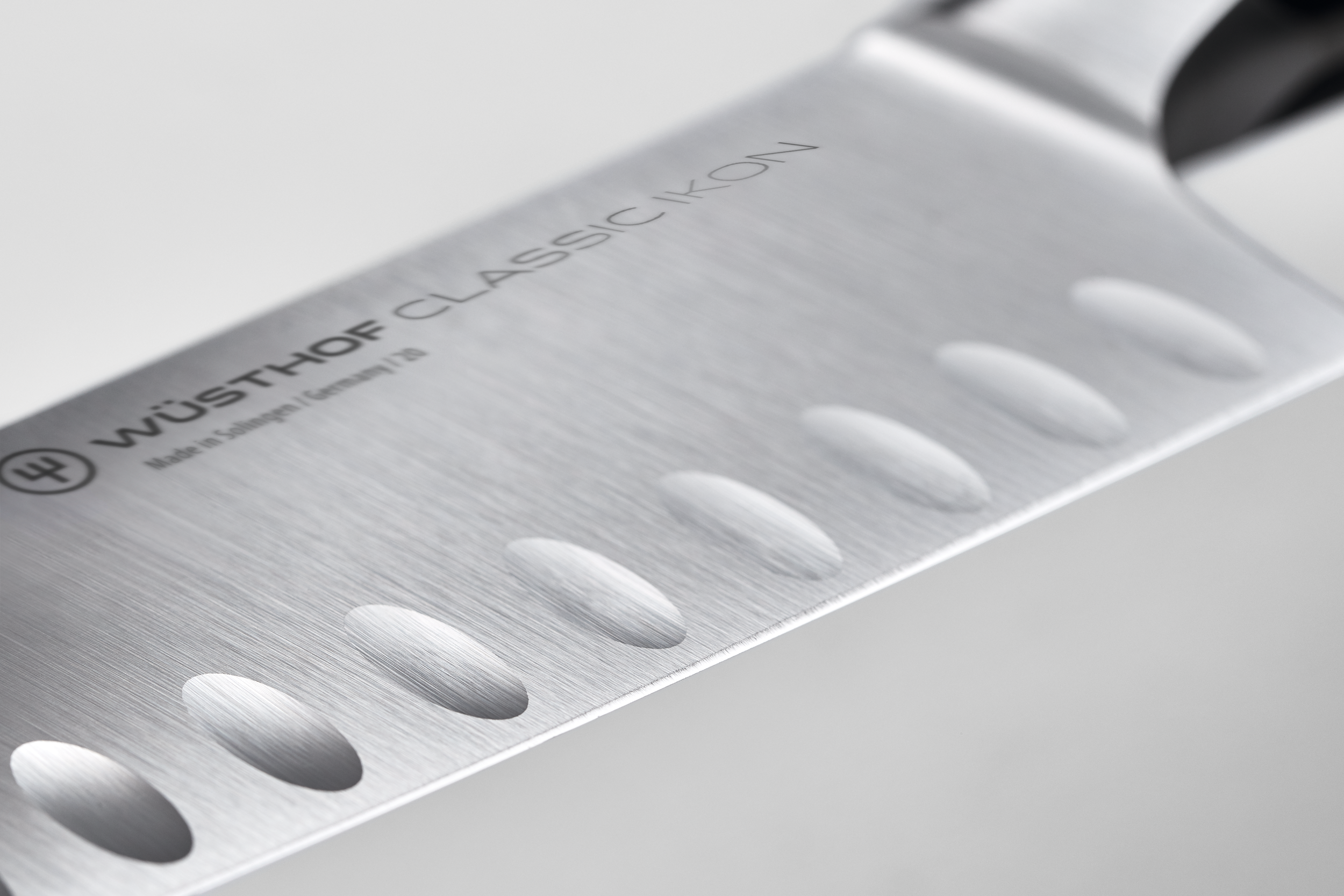 w-sthof-classic-ikon-santoku-14-cm-mit-kullenschliff image 2