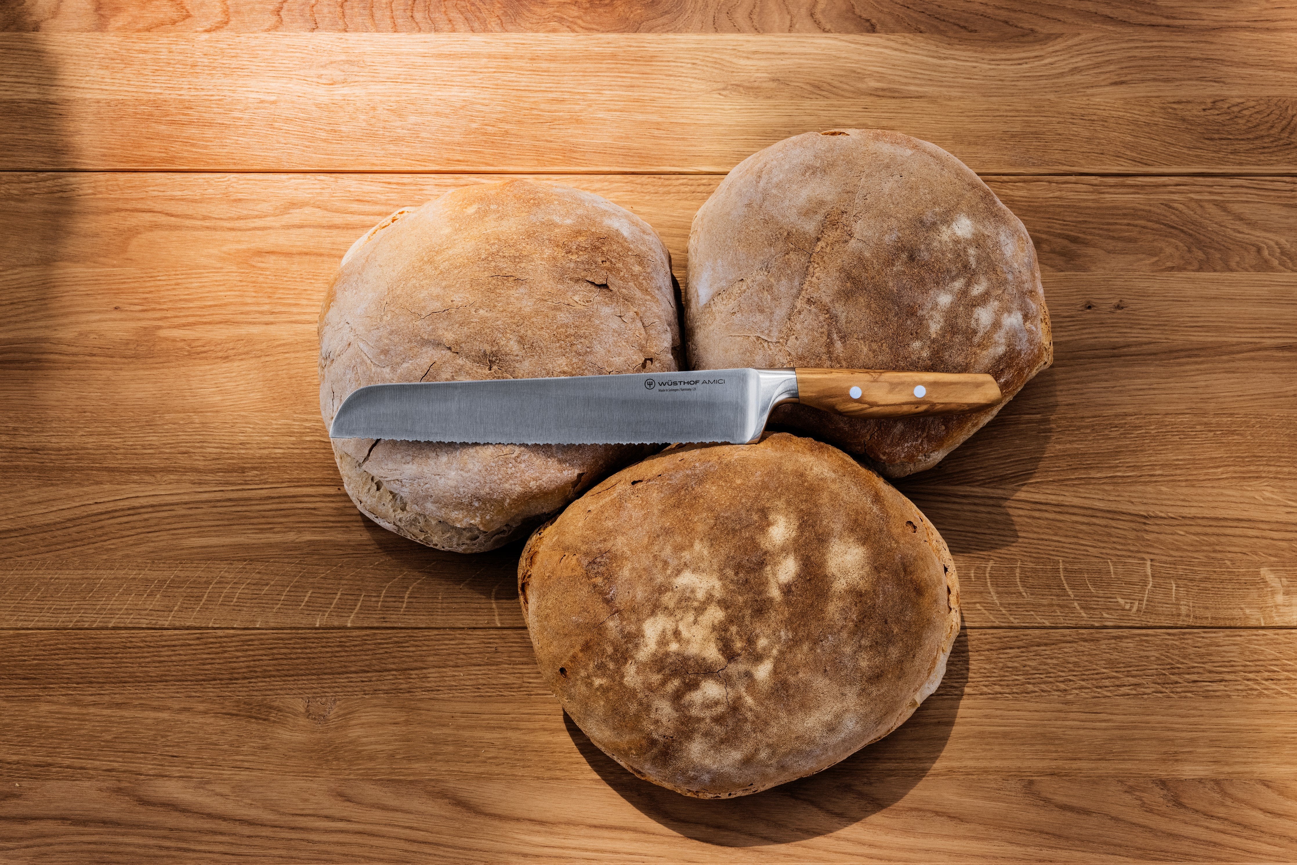 w-sthof-amici-brotmesser-23-cm-olivenholz-doppelt-gewellt image 2