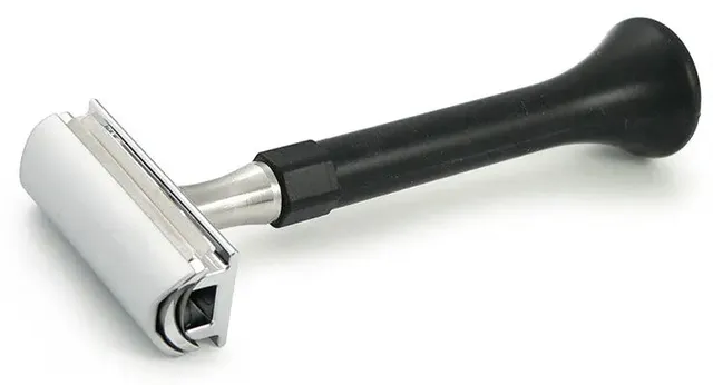 puma-4shave-rasierhobel-schwarzer-flex-griff-silikon-10-klingen image 1